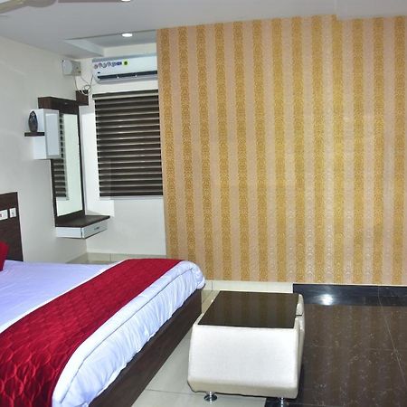 Hotel Pagadala Grand Residency Bāpatla Zewnętrze zdjęcie